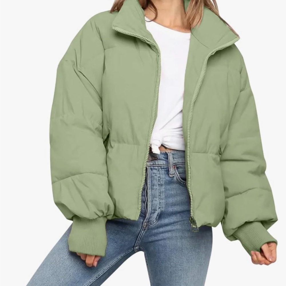 Never Worn Oversized Green Puffer Jacket with High Collar and Cropped Length